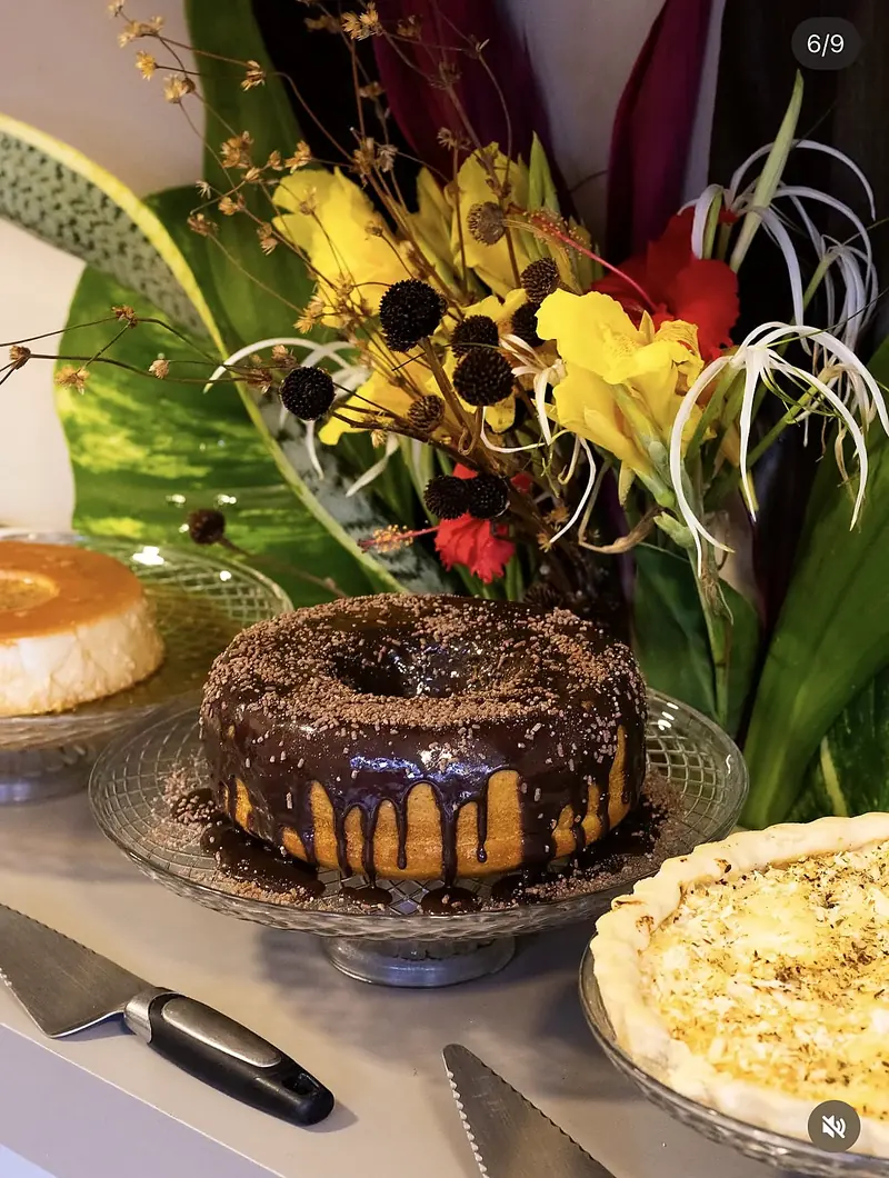 Bolo servido no café da manhã