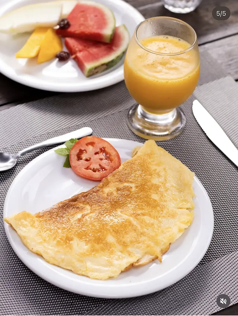 Omelete e suco
